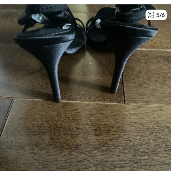 Nina Black Ruffled Heels - Picture 5 of 6